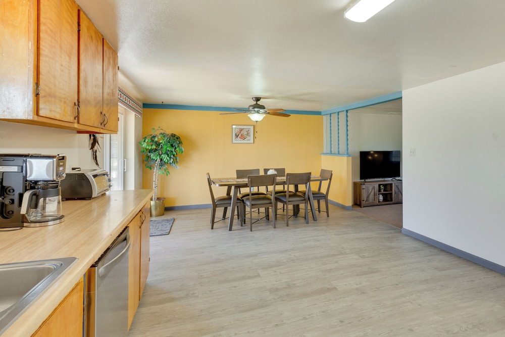 Valdez Home w/ Mountain Views, 11 Mi to Skiing!
