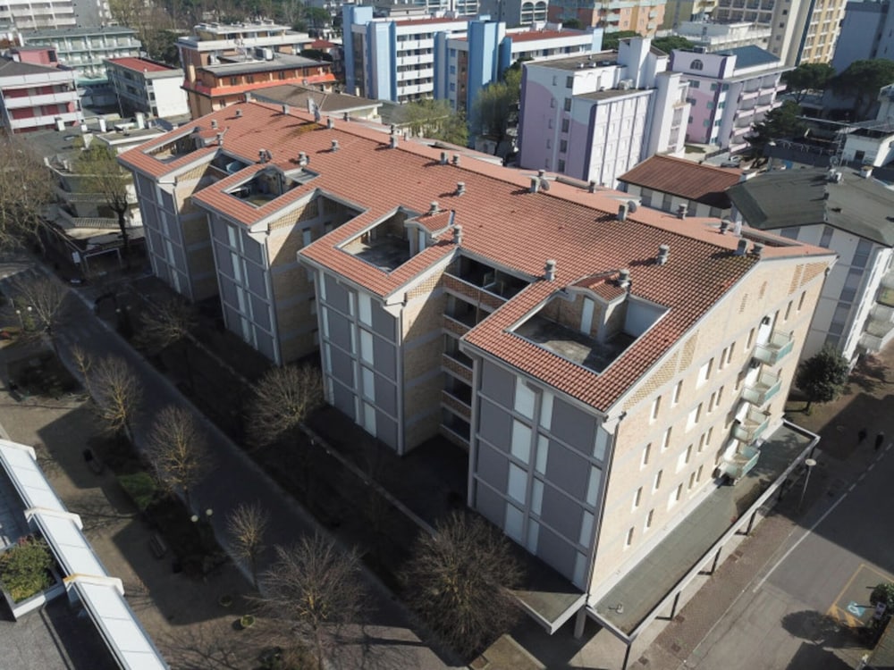 Spacious Flat With Large Terrace-beahost