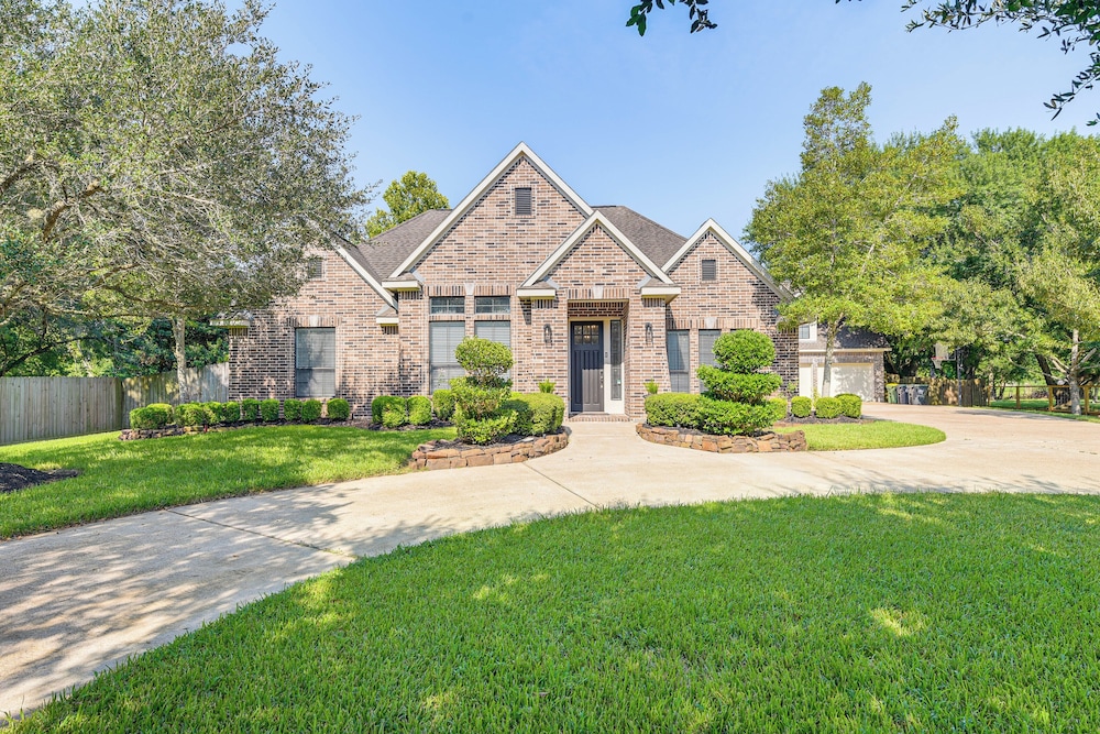 Pool & Hot Tub: Family-friendly Houston Area Home!