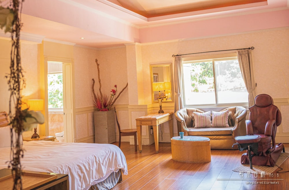 Regale Villa Hotel