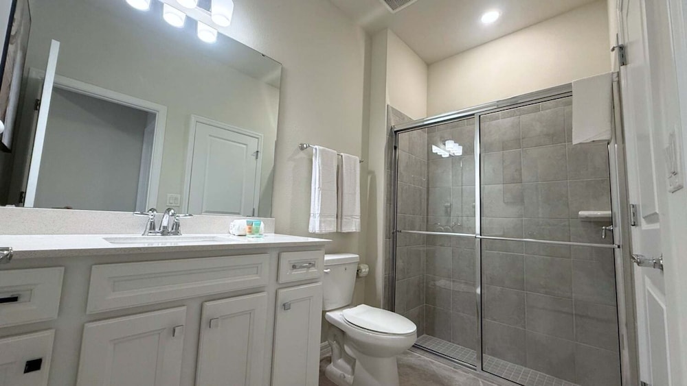 Upstay Family Home w Cinema Pool BBQ Clermont