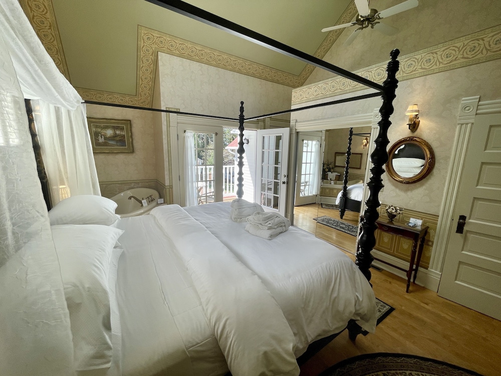 Thorp House Inn & Cottages