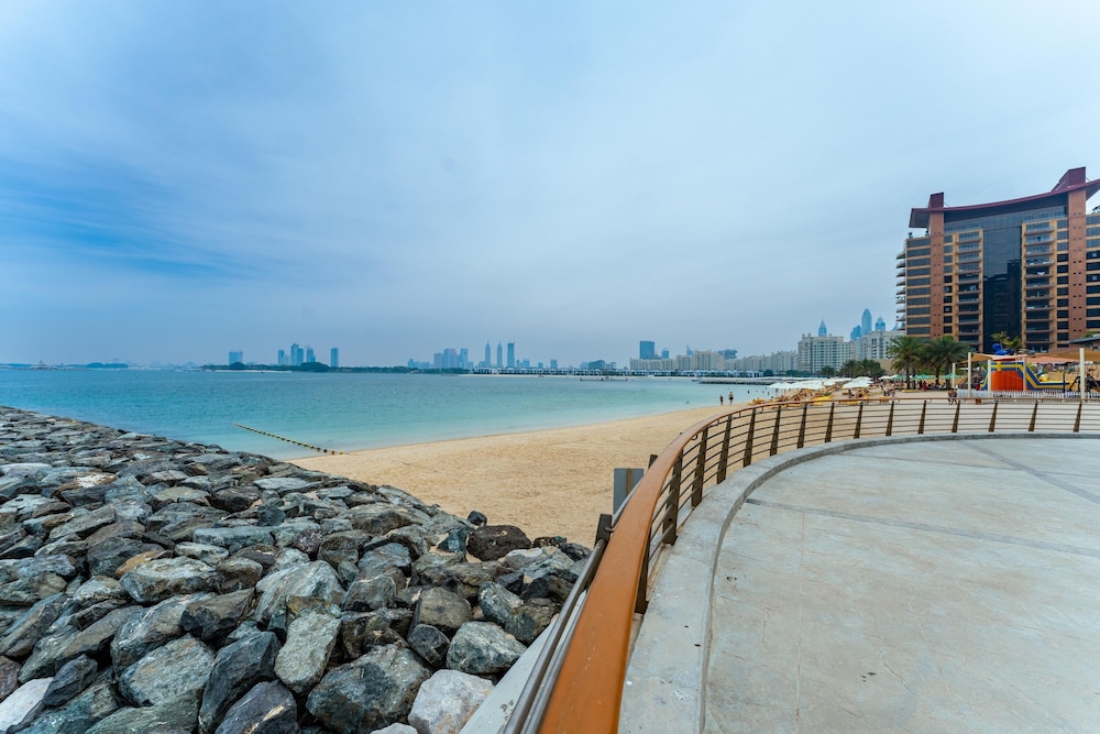 Maison Privee - Splendid Apt on The Palm with Stunning Sea Views