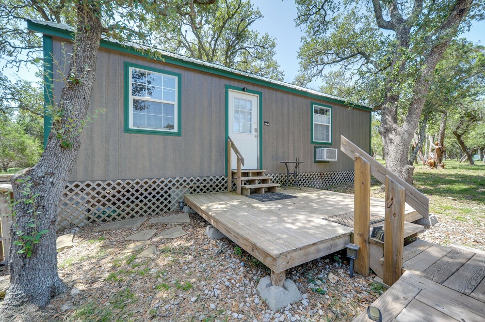 Serene Hill Country Couple's Retreat Near Wineries