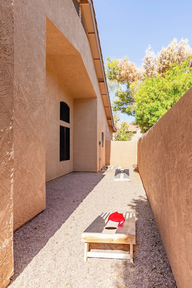 Scottsdale Oasis- Pool - Game Room - Putting Green