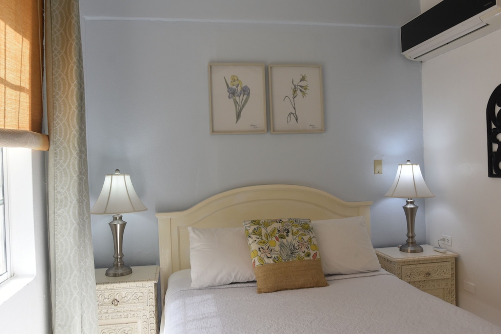 Coconut Row Boutique Hotel