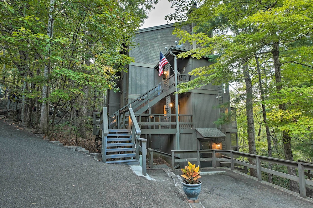 Big Canoe Condo w/ Lake & Golf Course Access! view 5