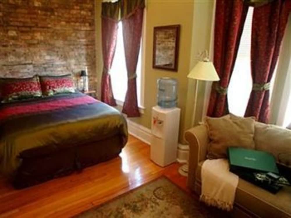 Old Chicago Inn