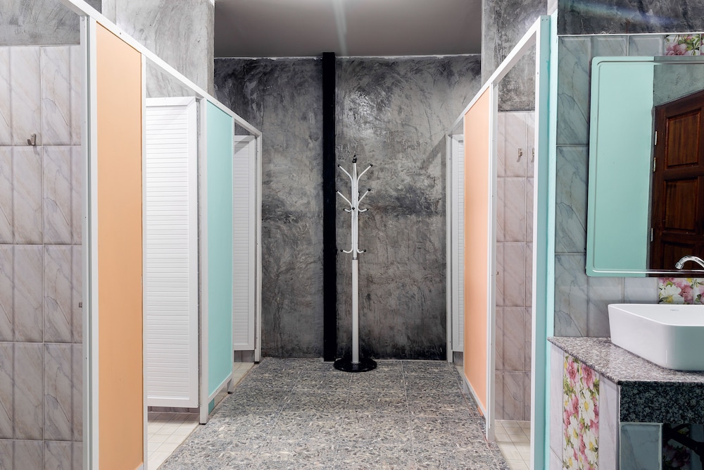 The Guest Hotel - Hostel
