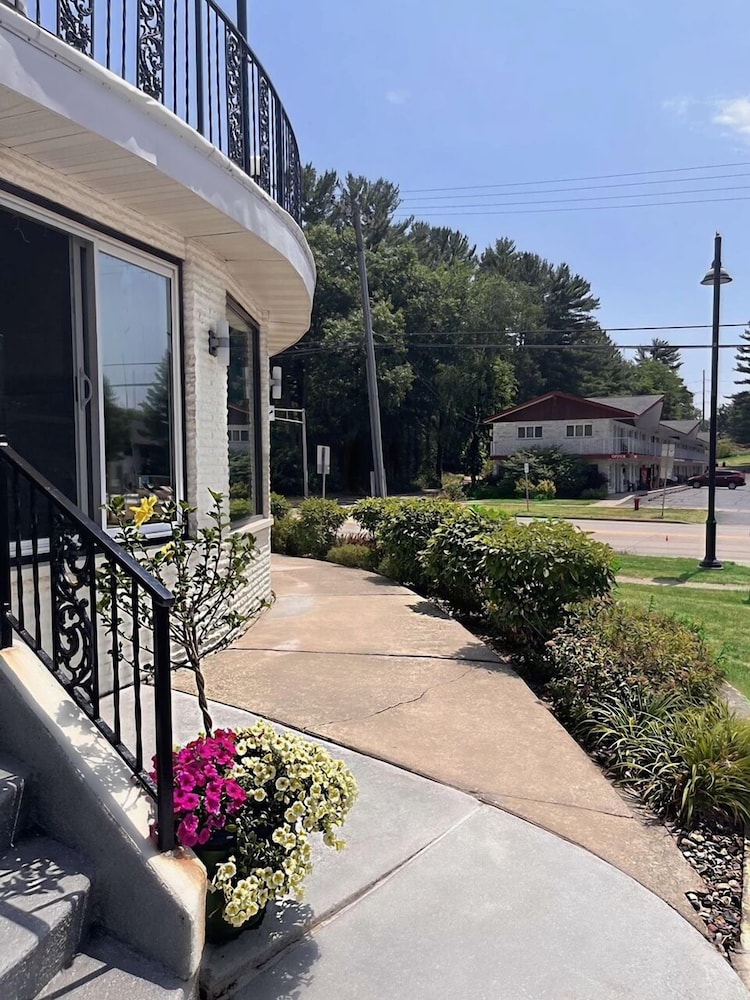 Amber's Inn & Suites