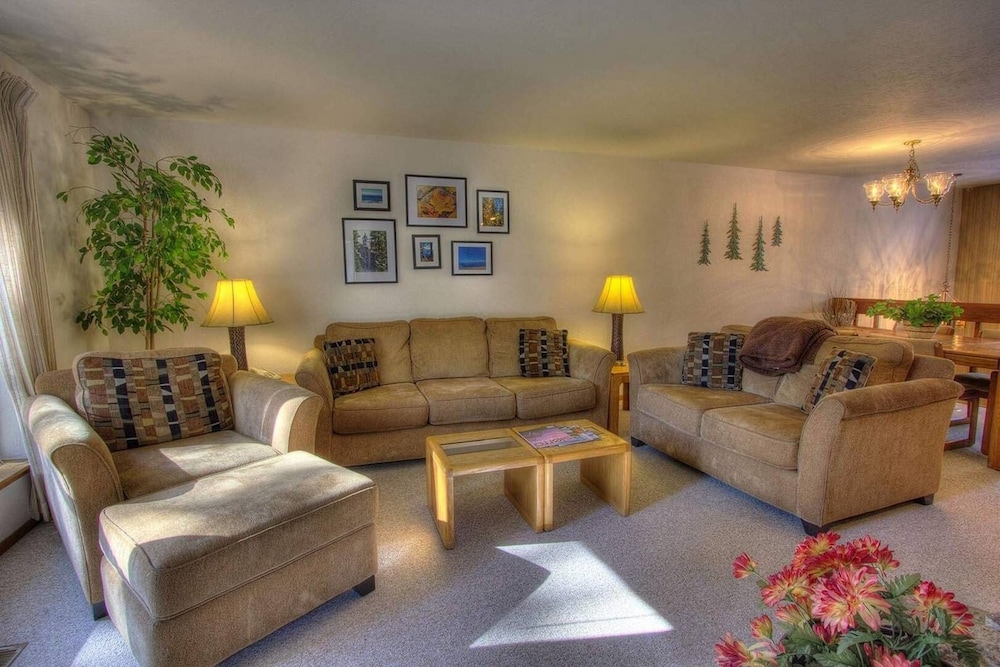 Lake Tahoe Vacations - Ski Lake Lodge 3 Bedroom Home by RedAwning - Property Image 11