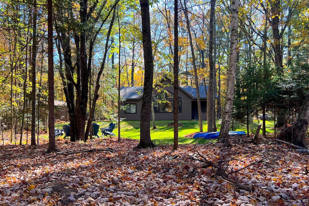 Lake Nelson Home w/ Dock & Fire Pit! view 3