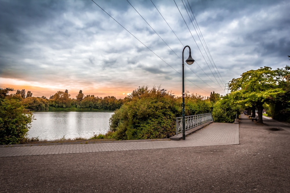Lakeside Flat