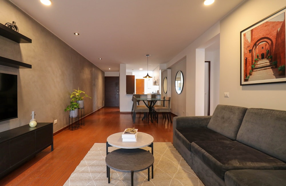 w Elegant 2BR w Fantastic View in Miraflores