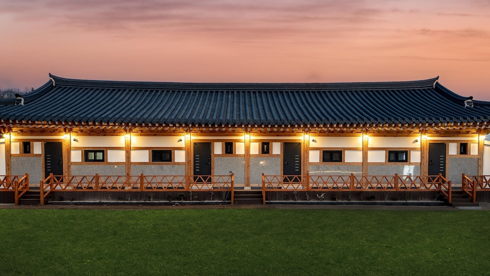 Gyeongju Gampo Byeolbit Hanok Pension