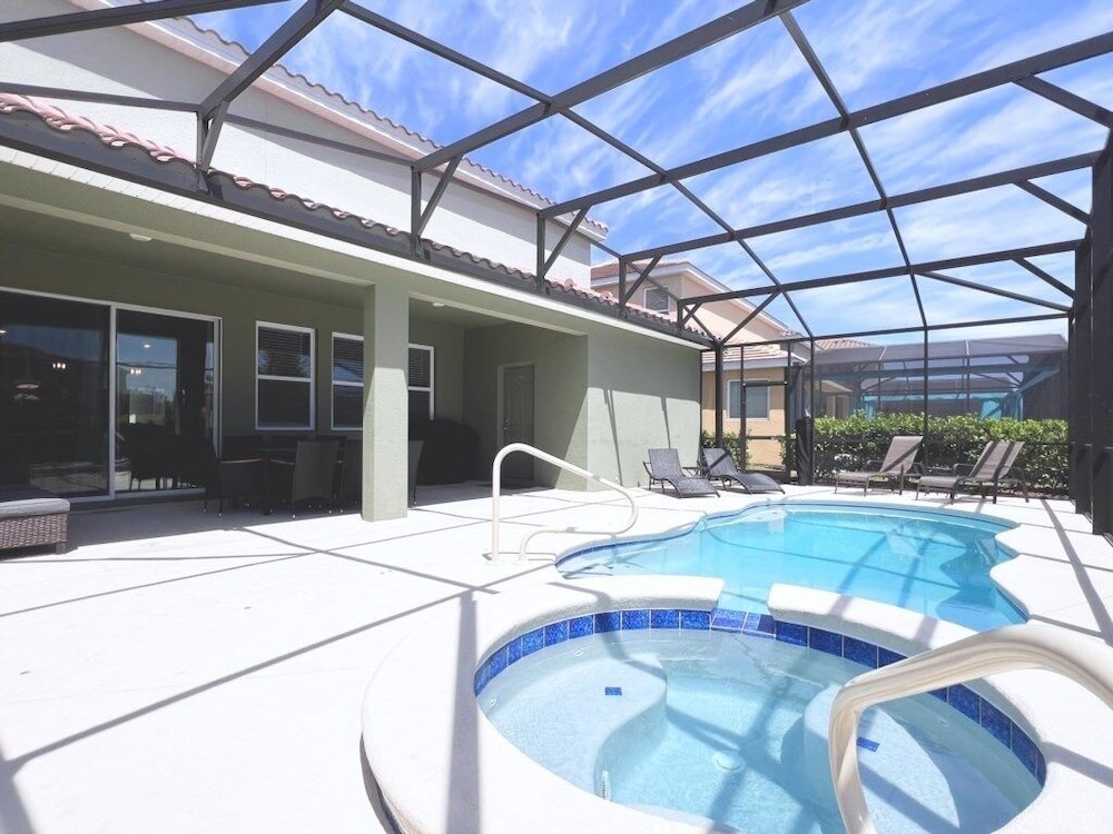 Beautiful 5 Bed Pool Home With Game Room-7543ol 5 Bedroom Home