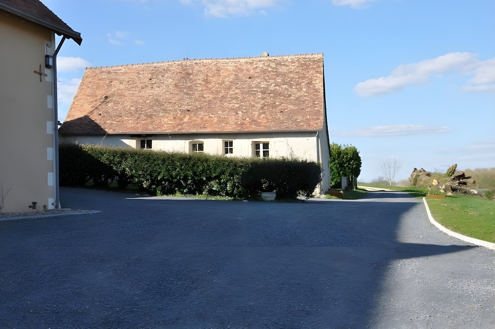 Relaxing Nature Stay in Thoree-les-pins