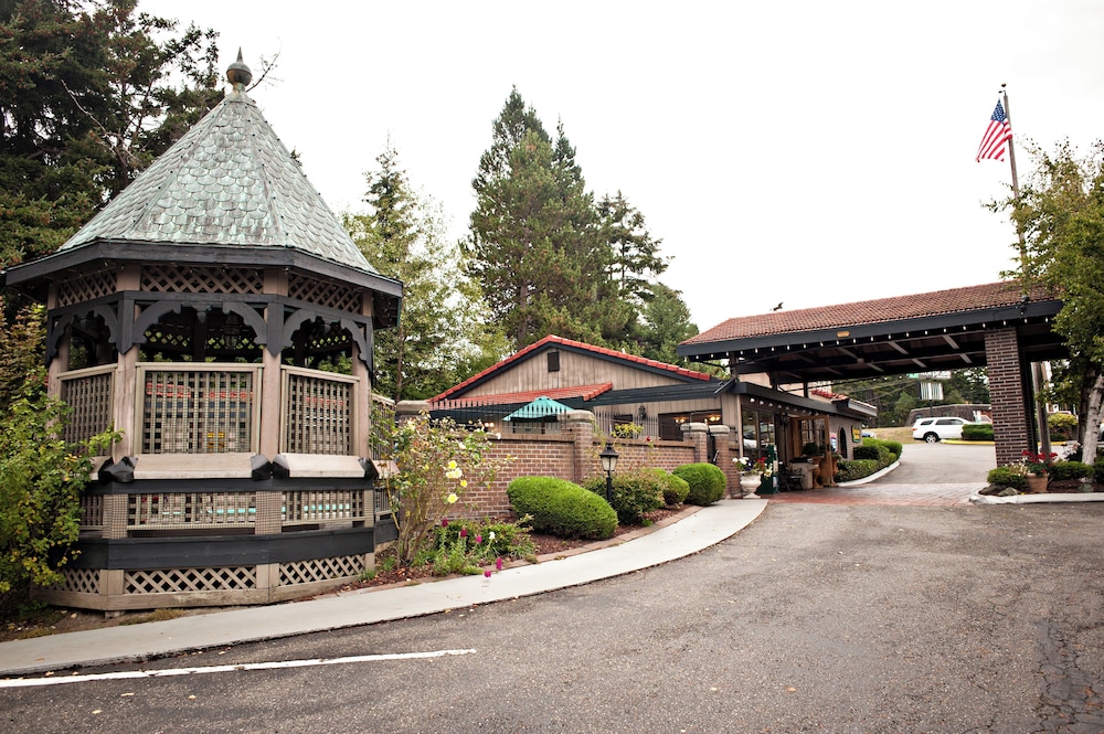 Coachman Inn & Suites