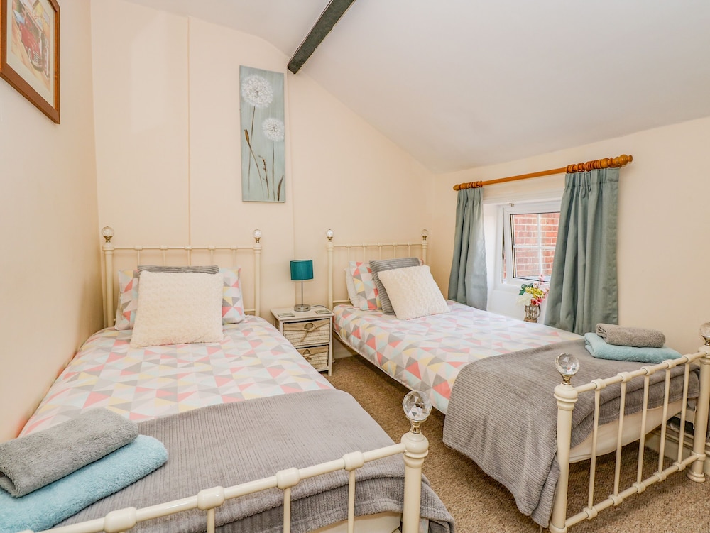 Holly Cottage view 3
