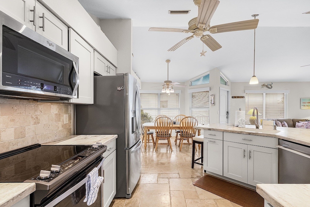 5550 Palmetto Paradise: 3br W/ Gulf Views, Heated Pool 3 Bedroom Home