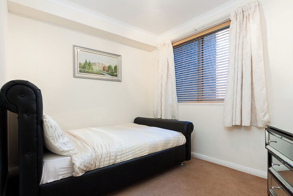 Luxury Villa 6 Bedrooms Next to Marble Arch