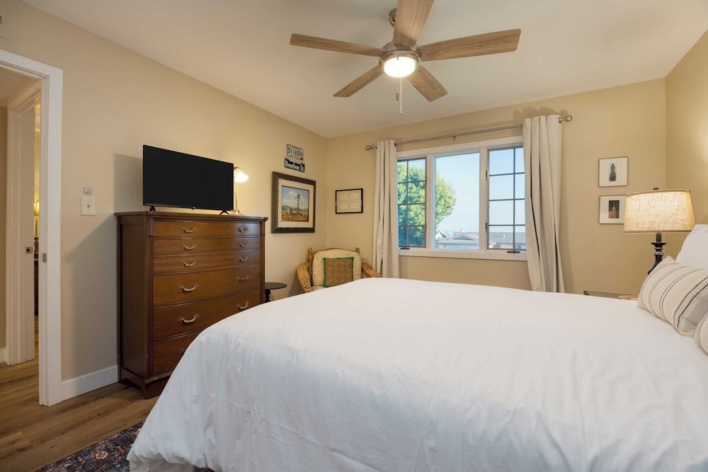 Coastal Gem Near Pismo Beach w/ Hot Tub, Firepit & Outdoor Dining Newport Oasis by Avantstay