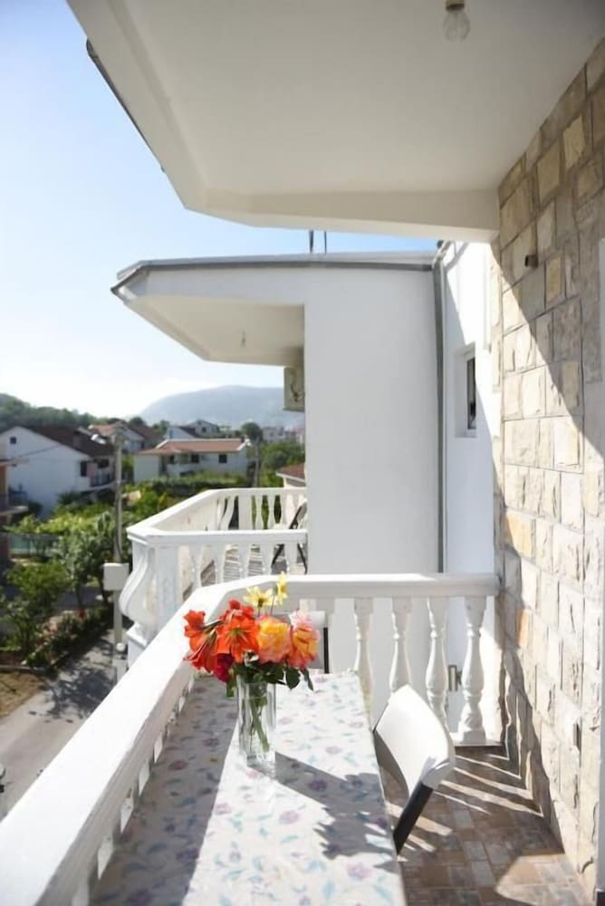 Apartments Cota