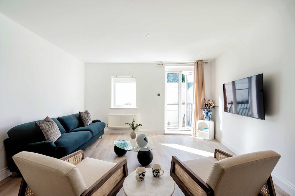 Lords Living -3 bed in Regents Park With Terrace