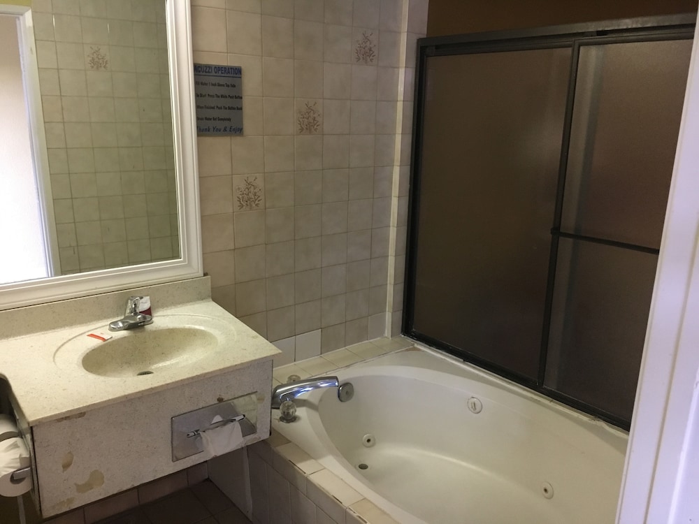 Bellflower Travel Inn