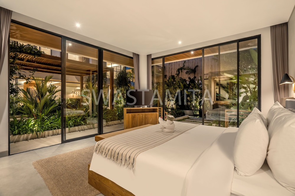 Luxury 5BR Villa, 200m to Brawah's Beach Bliss