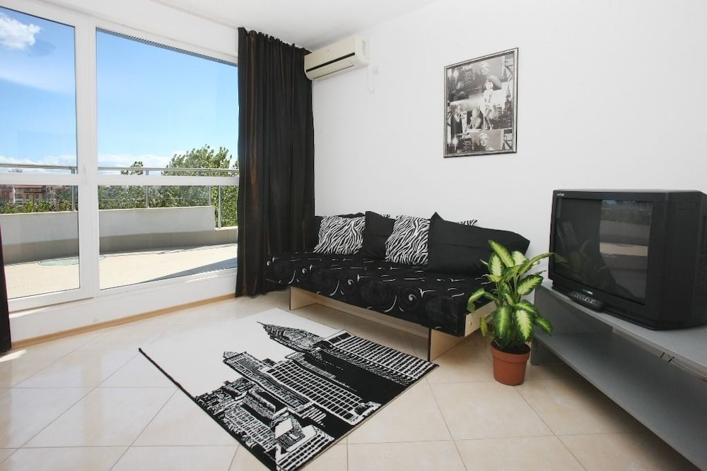 Sofia Apartments in Sunny Residence