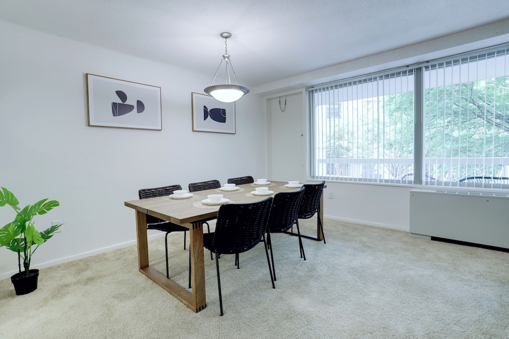 Apt Near Airport in Crystal City