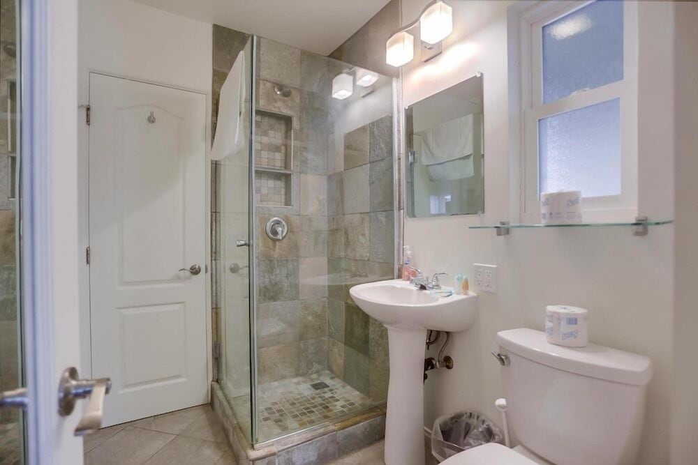 Manhattan Shores 1C