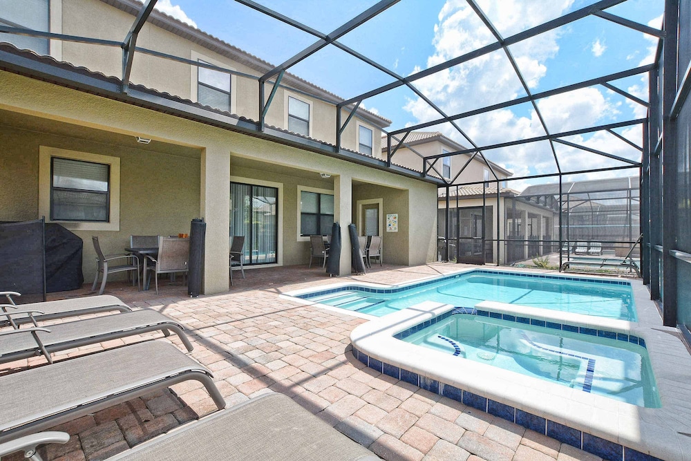 Beautiful Home With Private Pool in Champions Gate