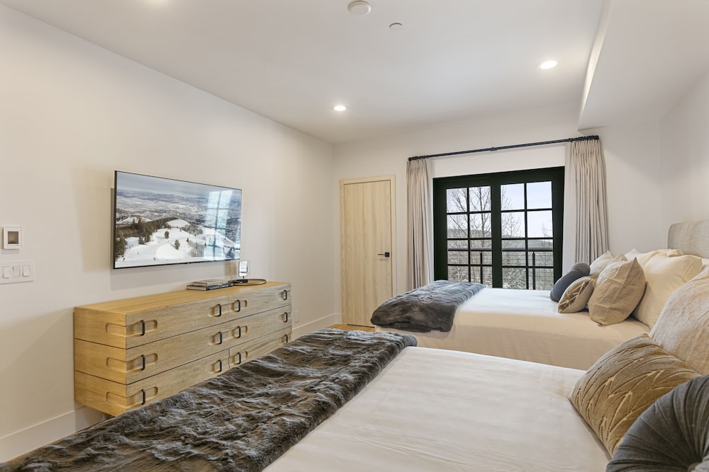 50 - Six Bedroom with Spa Stag Lodge 6 Condo