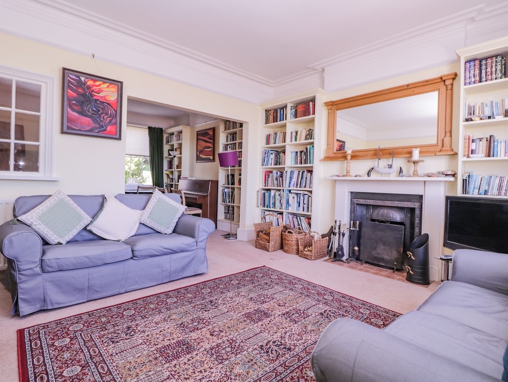 6 Gloster Terrace