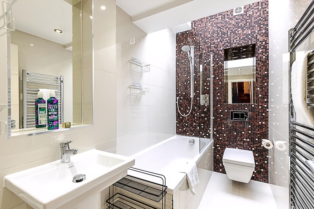 Modern & Airy 2-bed Gem in Trendy Stoke Newington