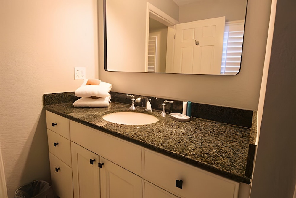 Modern 3BD Retreat 10 Guests Near Disney