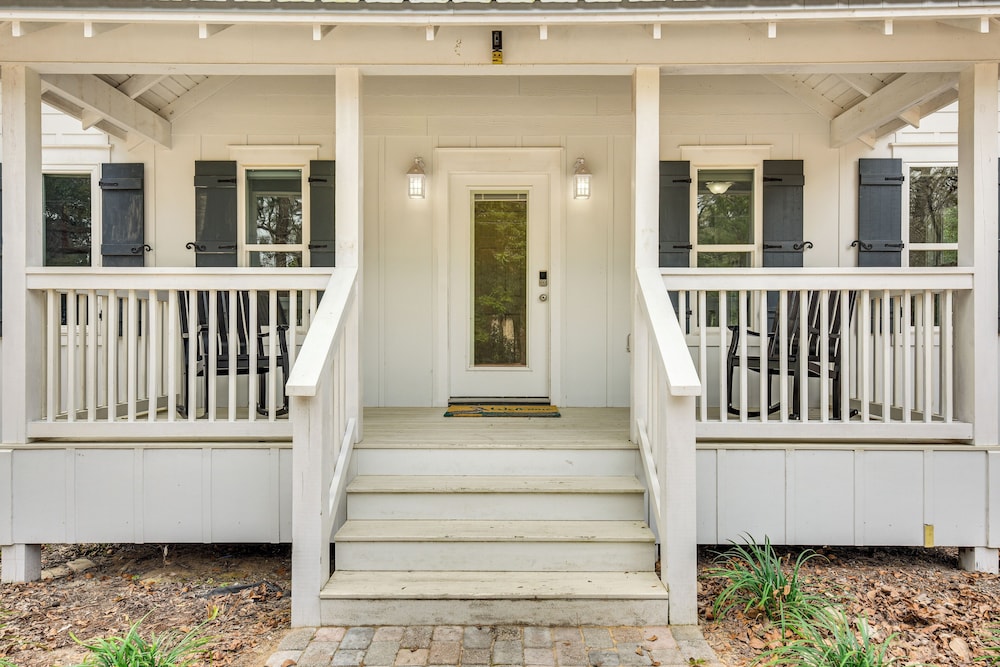 Walk to Choctawhatchee Bay: Santa Rosa Beach Home!