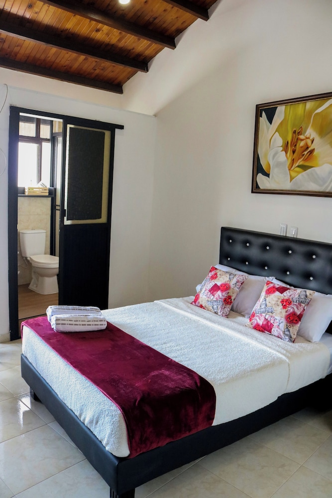 Hostal CaliView Inn