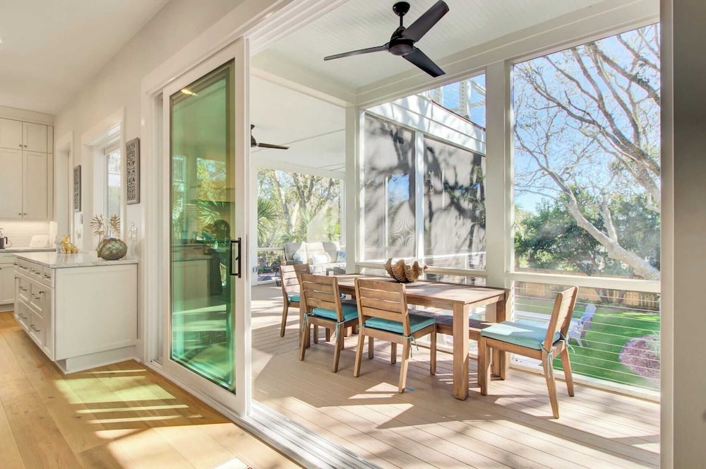 Walk to the Beach + Private Pool, Rooftop Terrace, Balcony 3602 Cameron