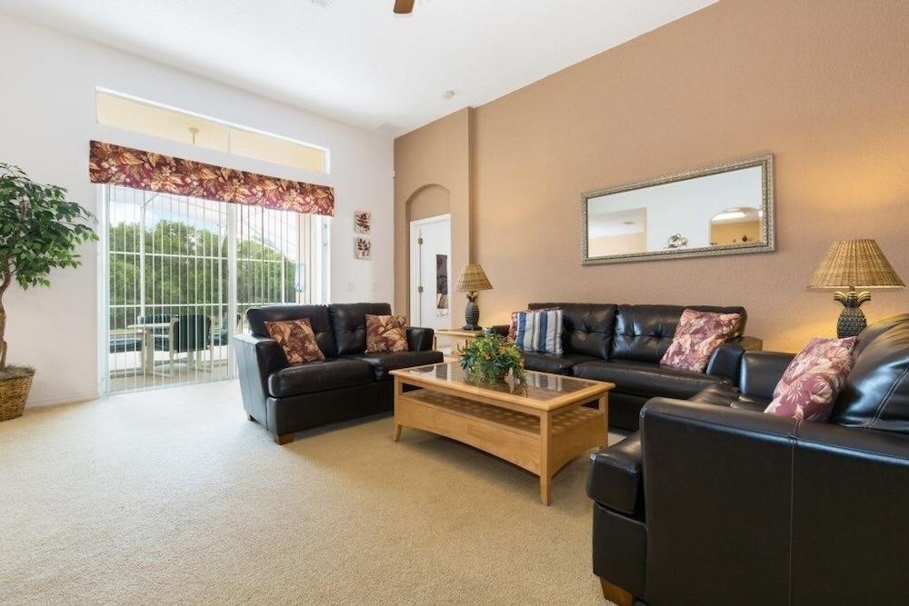Stunning Golf Community Villa W/ Pool Near Disney 4 Bedroom Villa