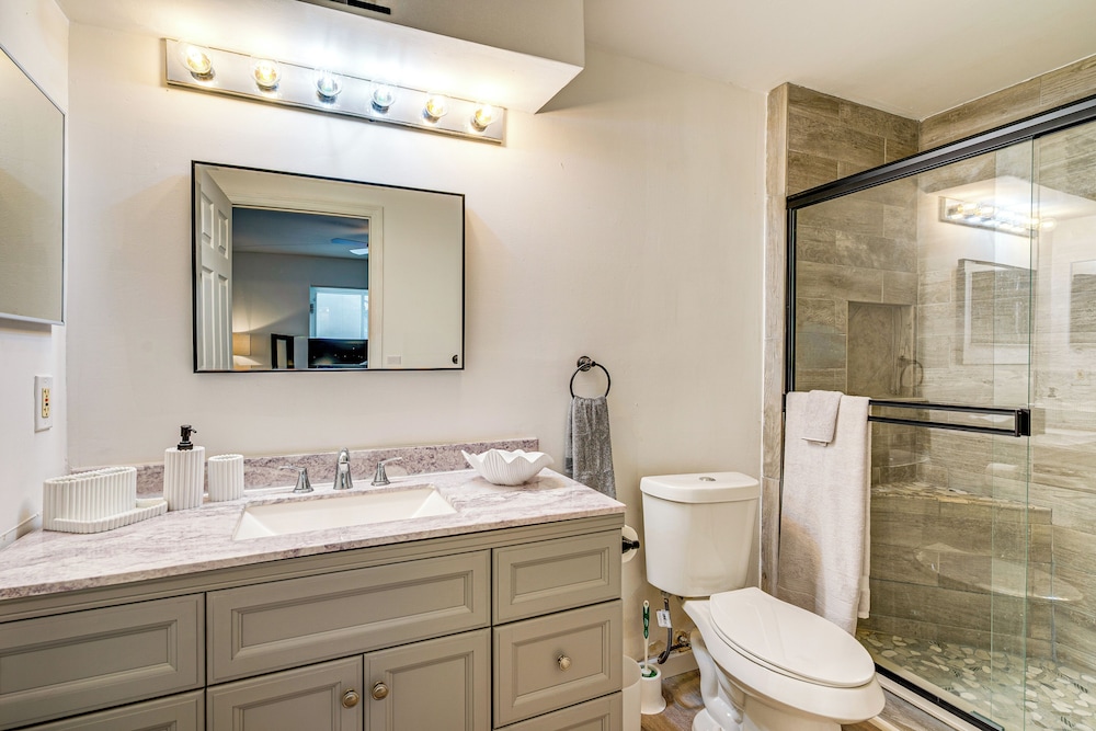 Quiet Neighborhood! Poolside Oasis in Cape Coral