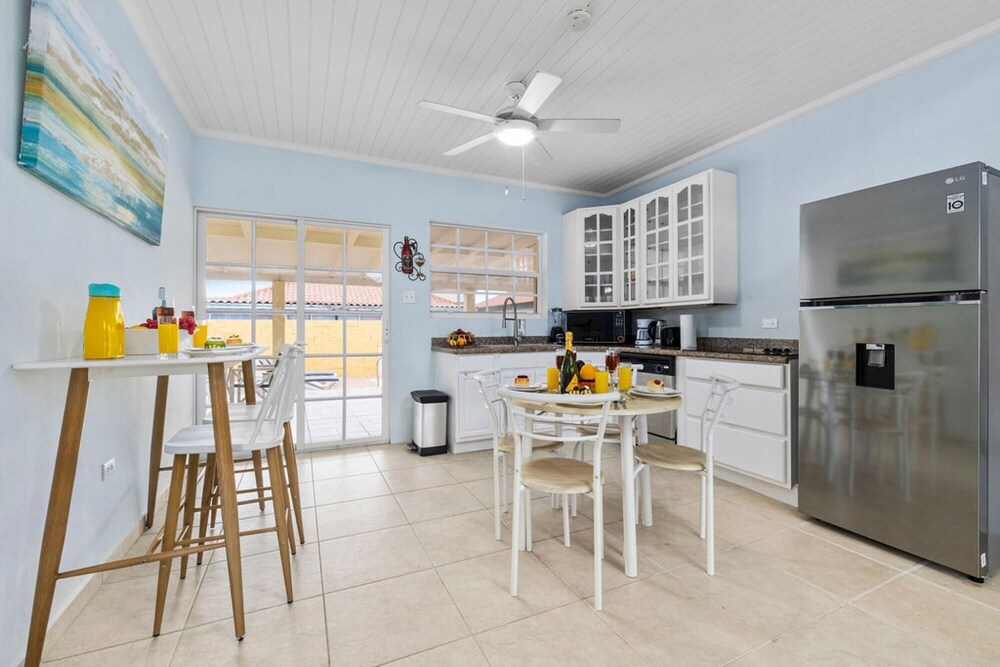 Cute Cozy 3BR Great Location