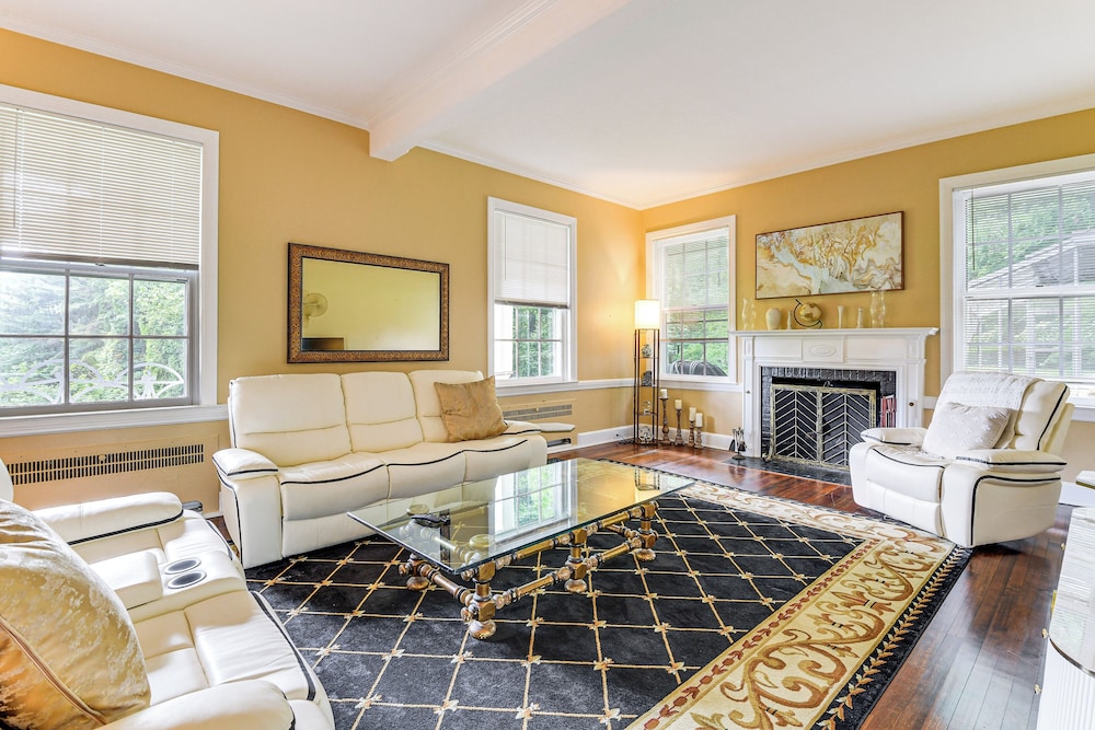 16 Mi to Baltimore: Spacious Home in Owings Mills!