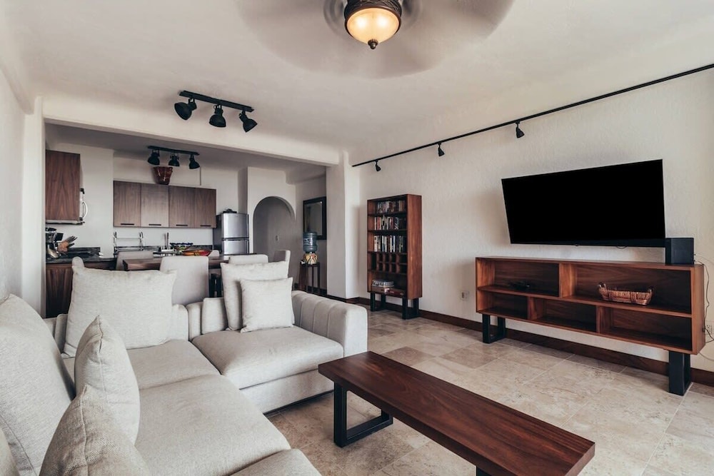 Ocean View 1Br Condo-balcony-beach-pool - 502