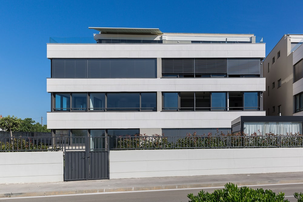 Hotel Shell Luxury Residences - Image 1