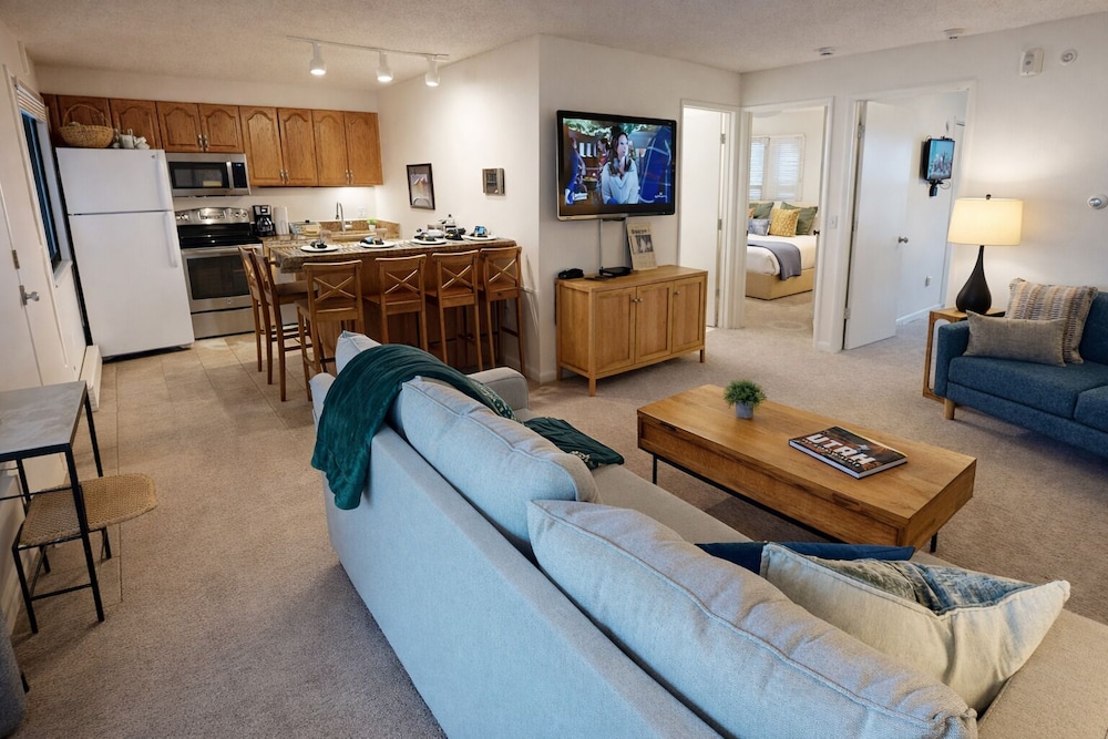 Freshly Updated Condo, Across The Street From The Resort Edel O 2 Bedroom Apts