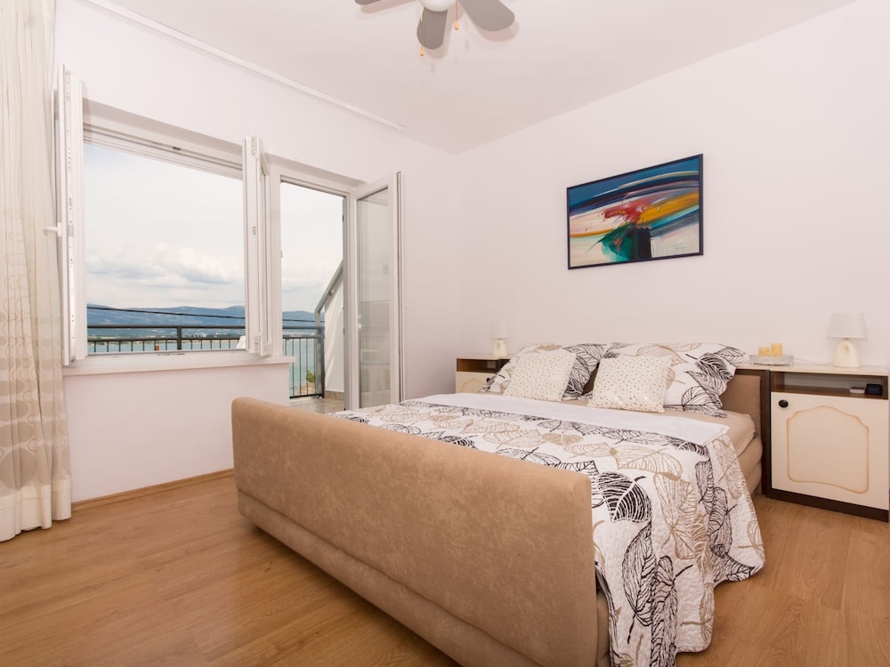Quaint Holiday Home in Mastrinka With Balcony view 3