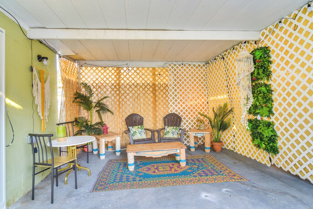 3 Mi to Vinoy Park: St Petersburg Gem w/ Patio!